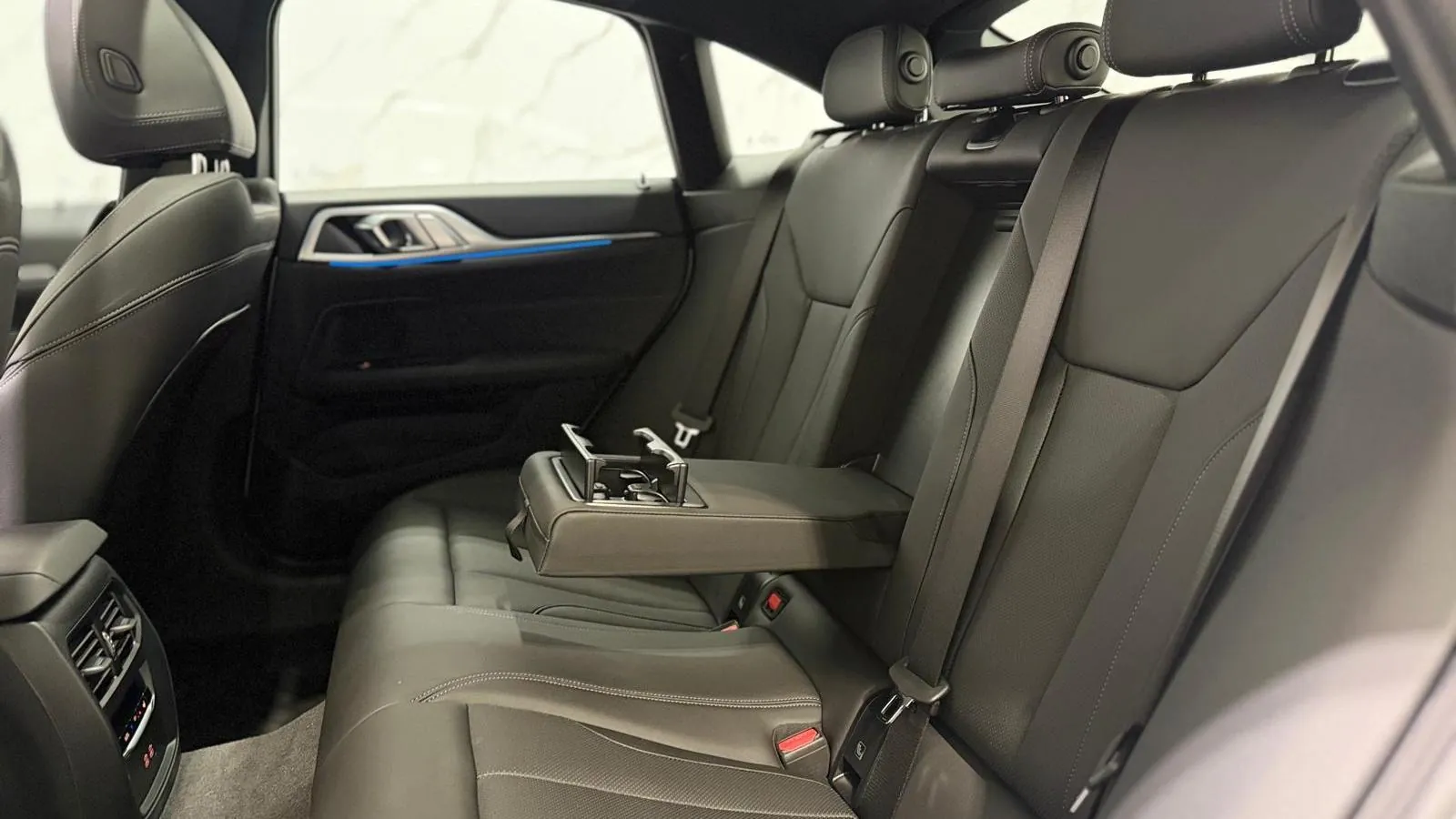 2025 BMW i4 — photograph 12 of 52