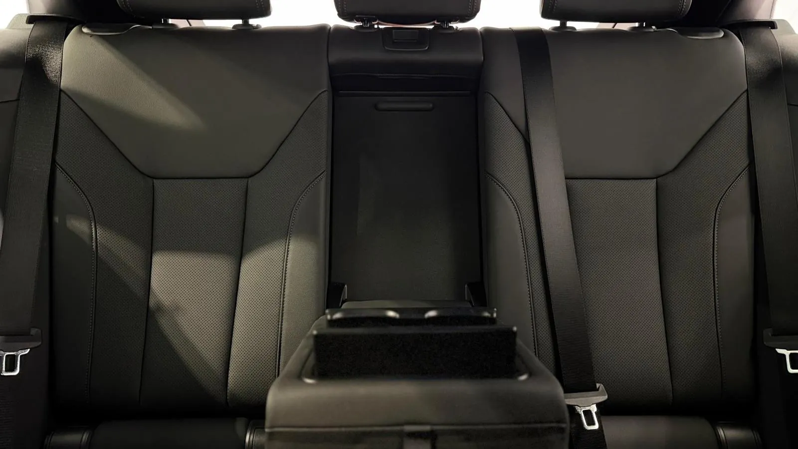 2025 BMW i4 — photograph 13 of 52