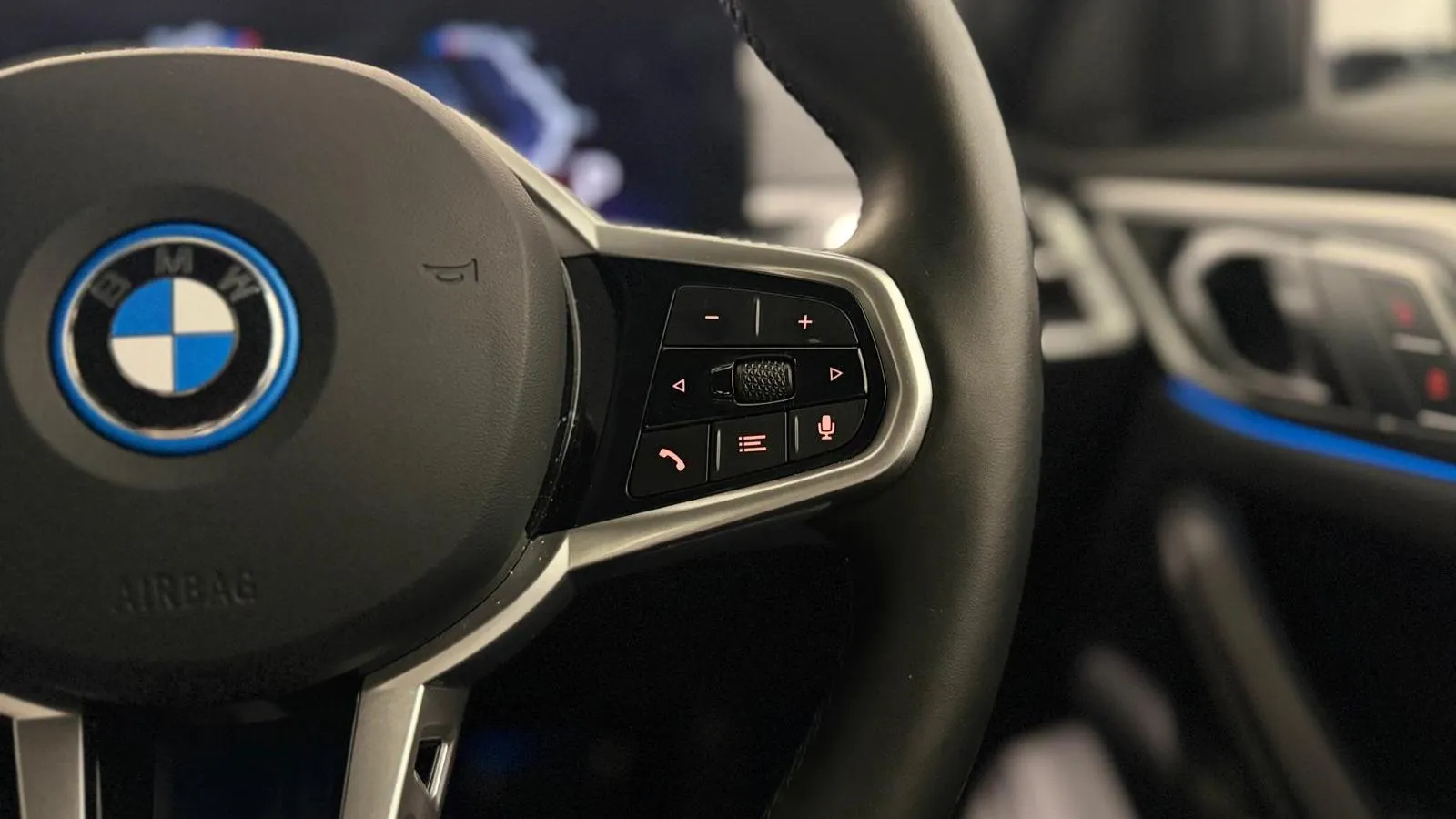 2025 BMW i4 — photograph 16 of 52