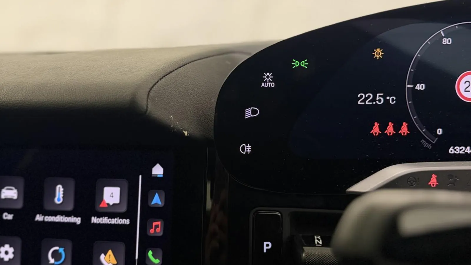 2020 Porsche Taycan — photograph 18 of 48