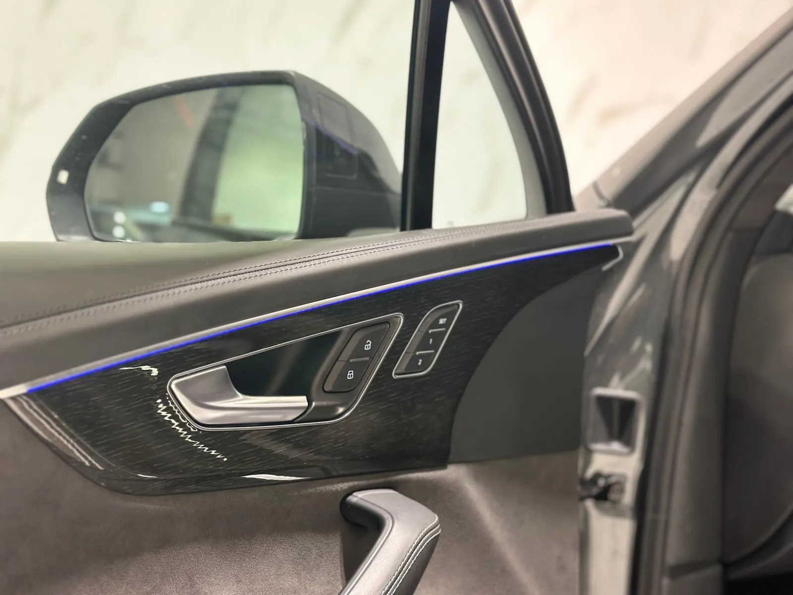 2021 Audi Q7 — photograph 17 of 52