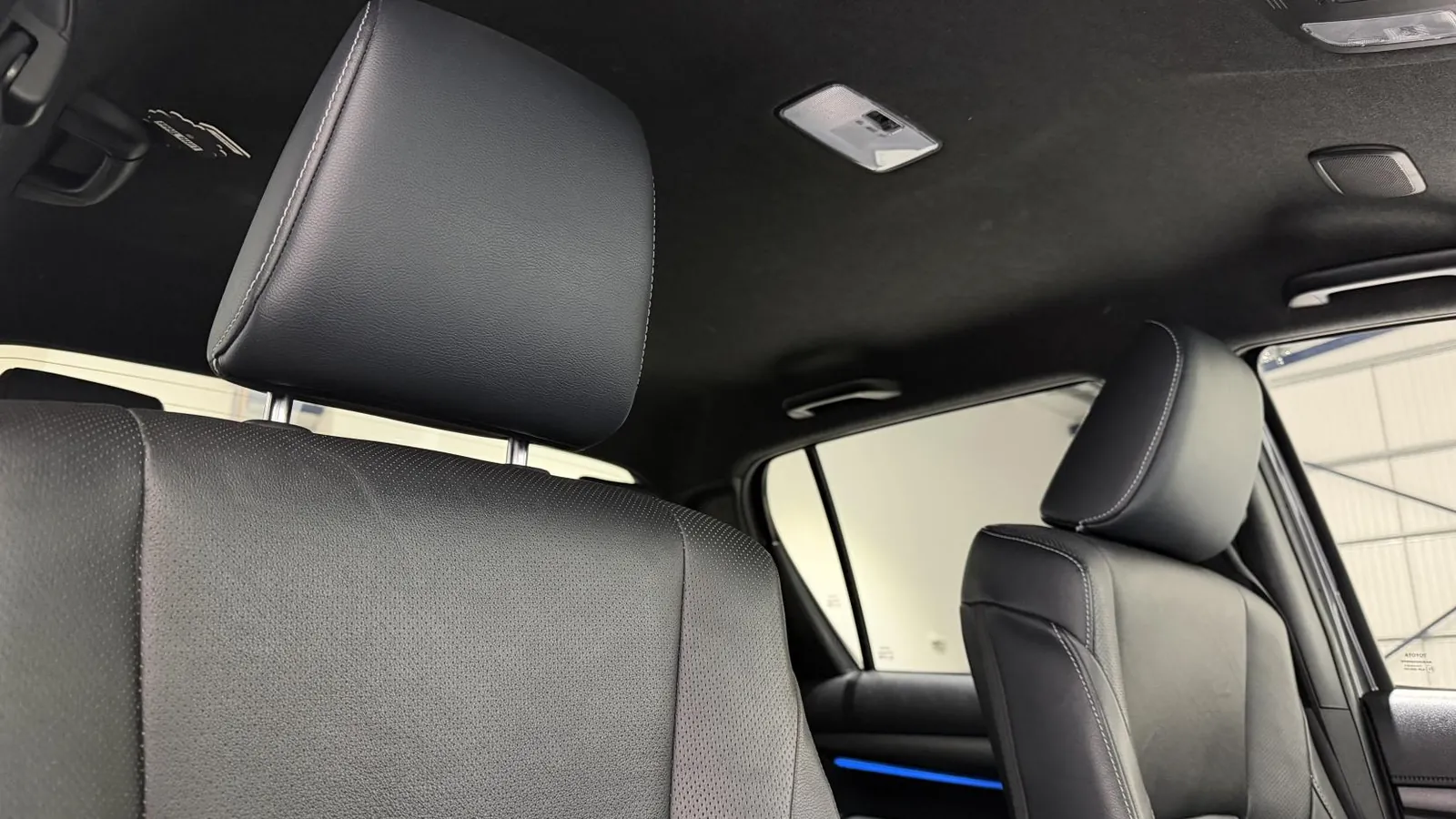 2023 Toyota Hilux — photograph 12 of 61