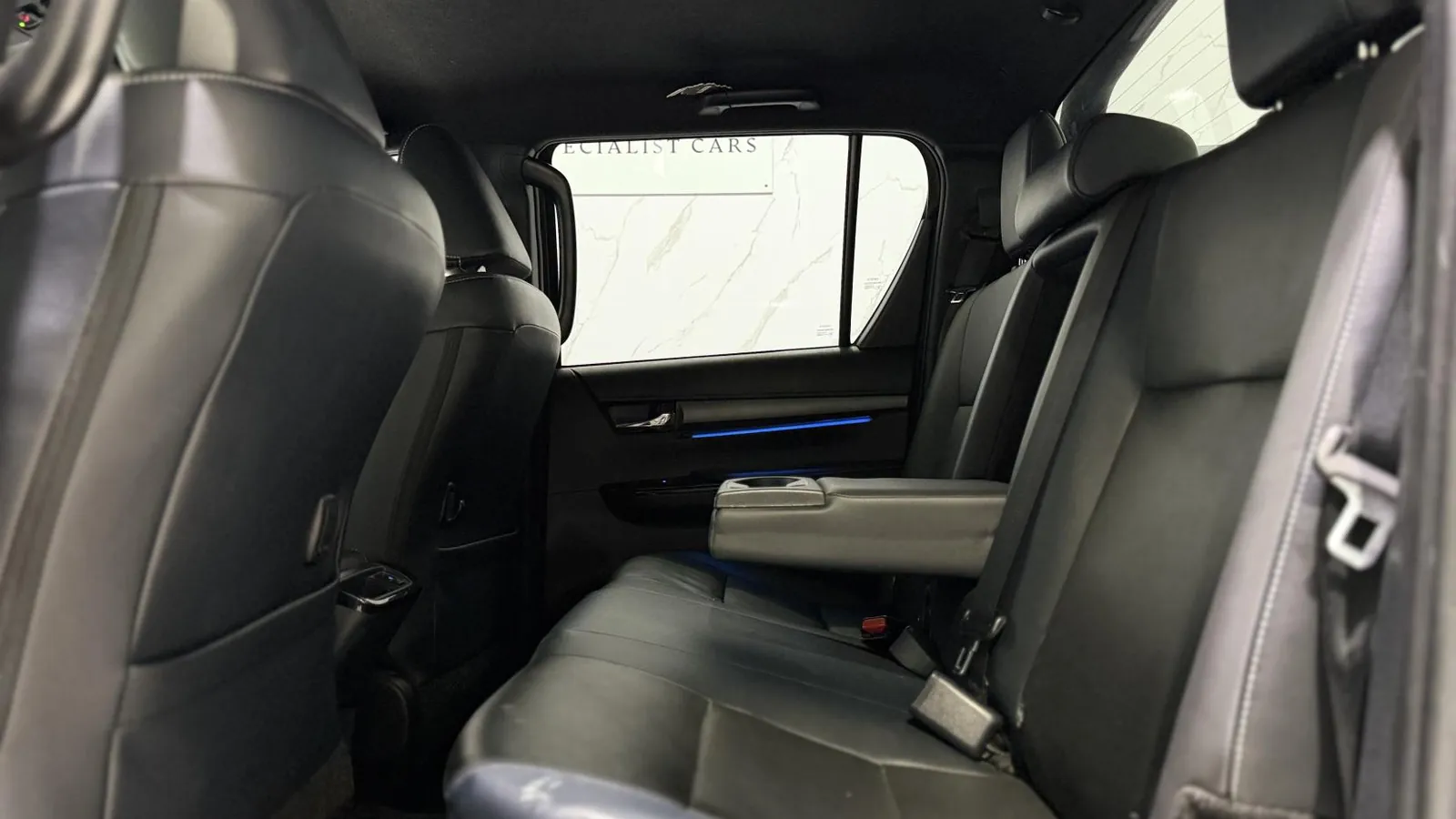 2023 Toyota Hilux — photograph 13 of 61