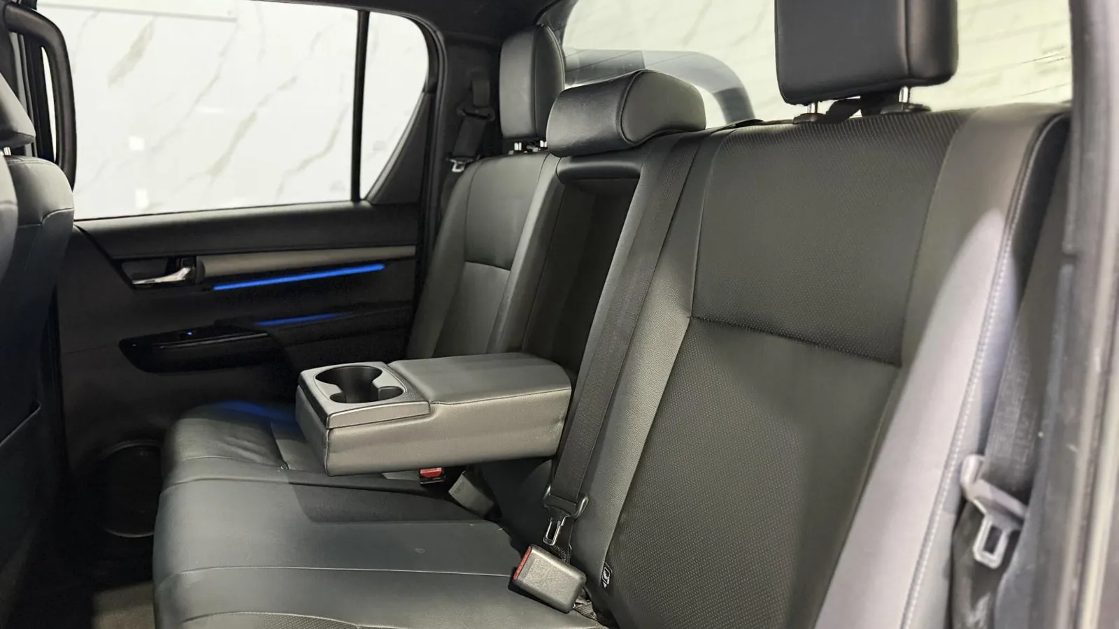 2023 Toyota Hilux — photograph 14 of 61