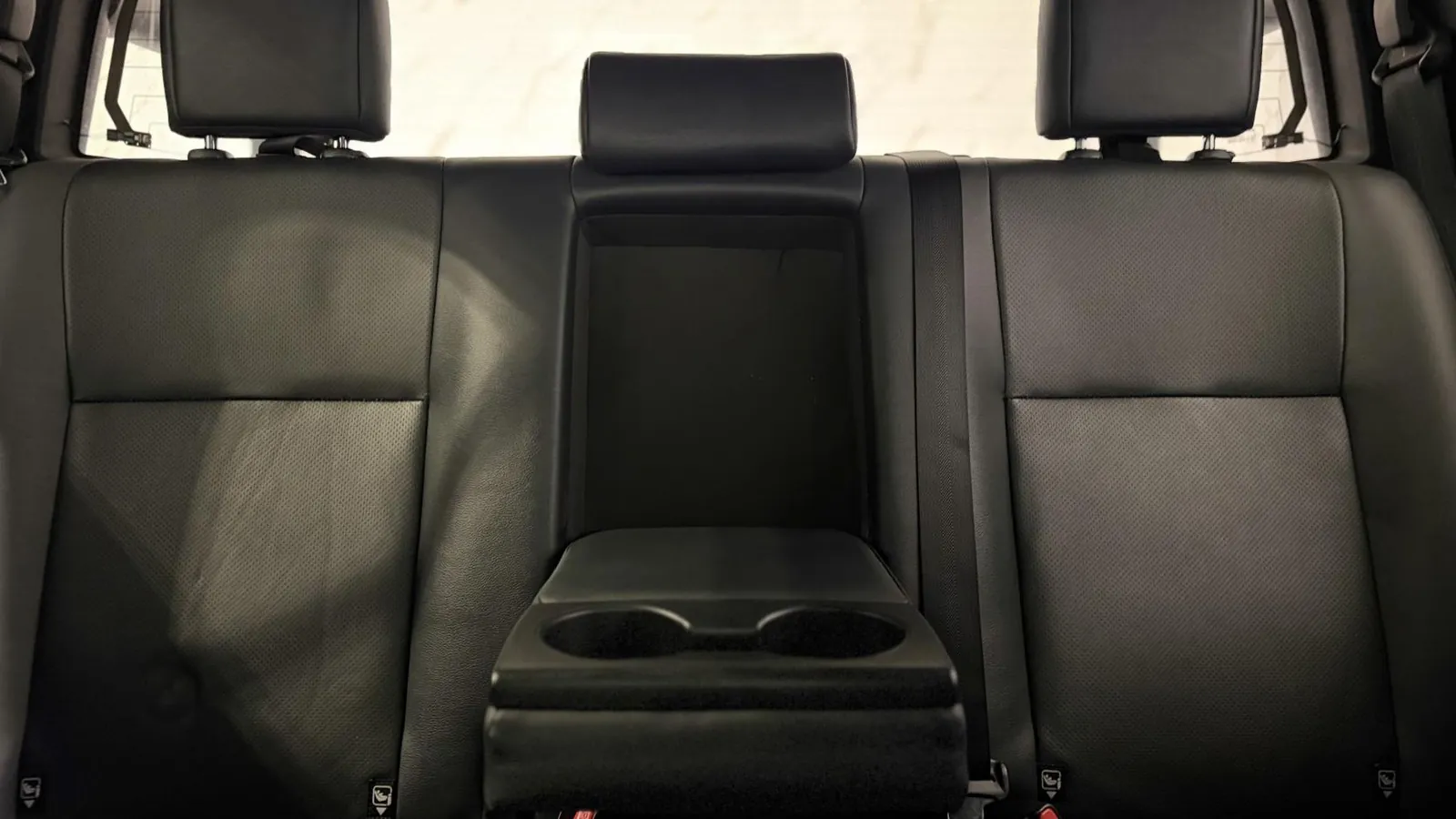 2023 Toyota Hilux — photograph 15 of 61