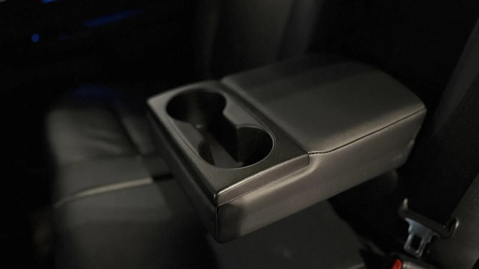 2023 Toyota Hilux — photograph 16 of 61
