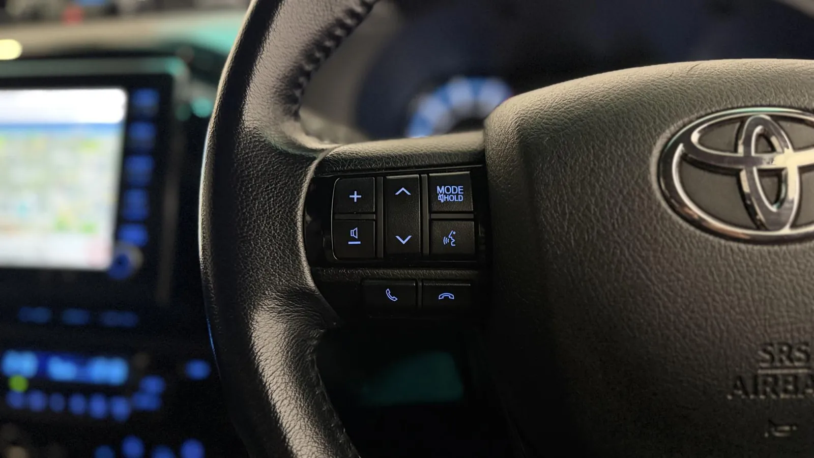 2023 Toyota Hilux — photograph 17 of 61