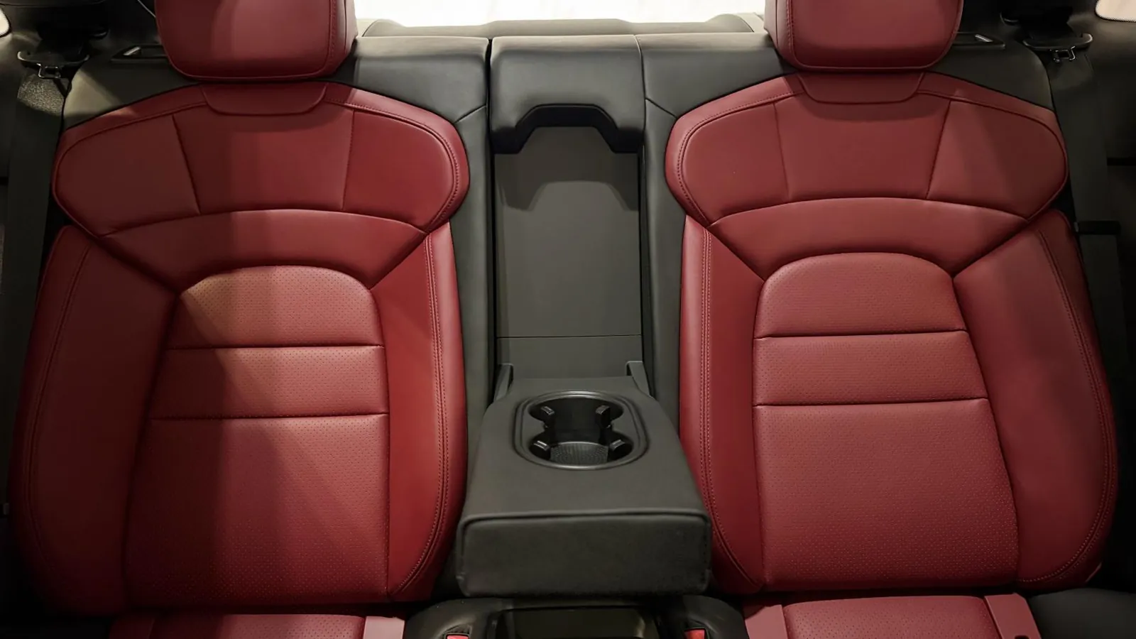 2022 Porsche Taycan — photograph 14 of 46