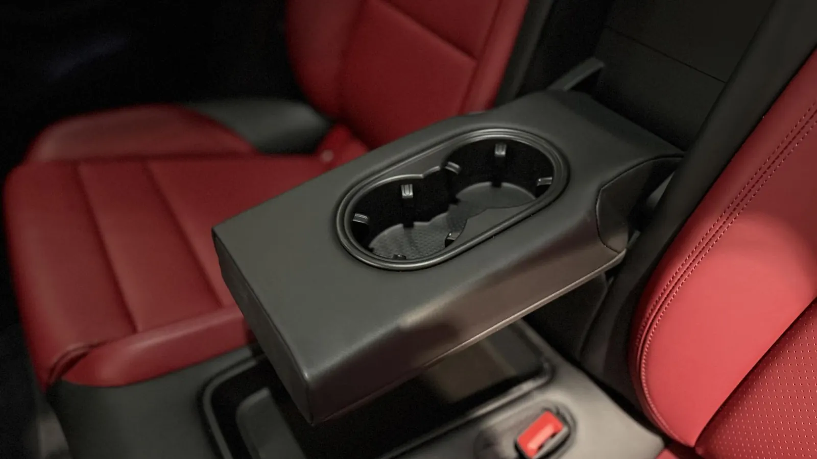 2022 Porsche Taycan — photograph 15 of 46