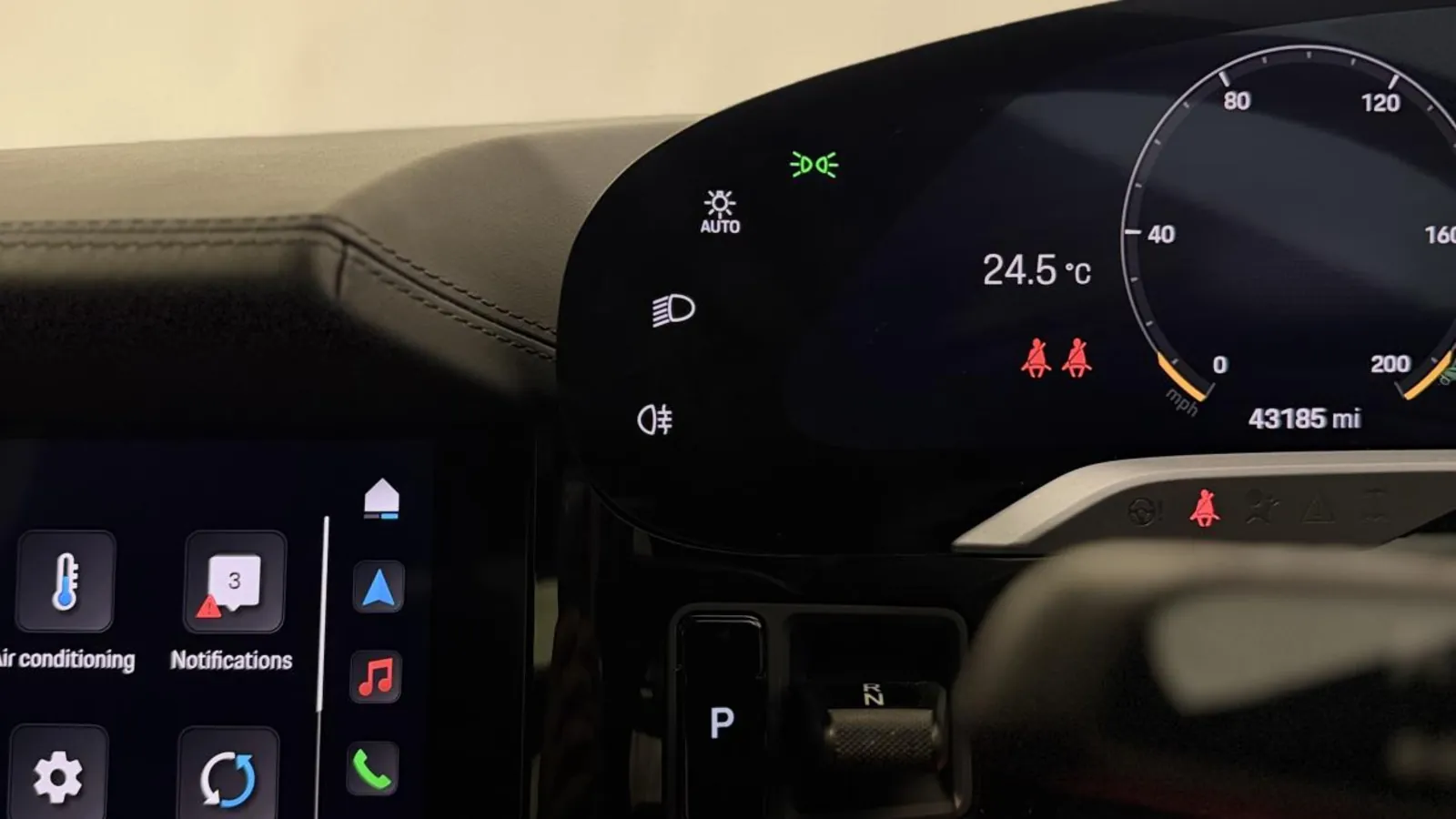 2022 Porsche Taycan — photograph 16 of 46