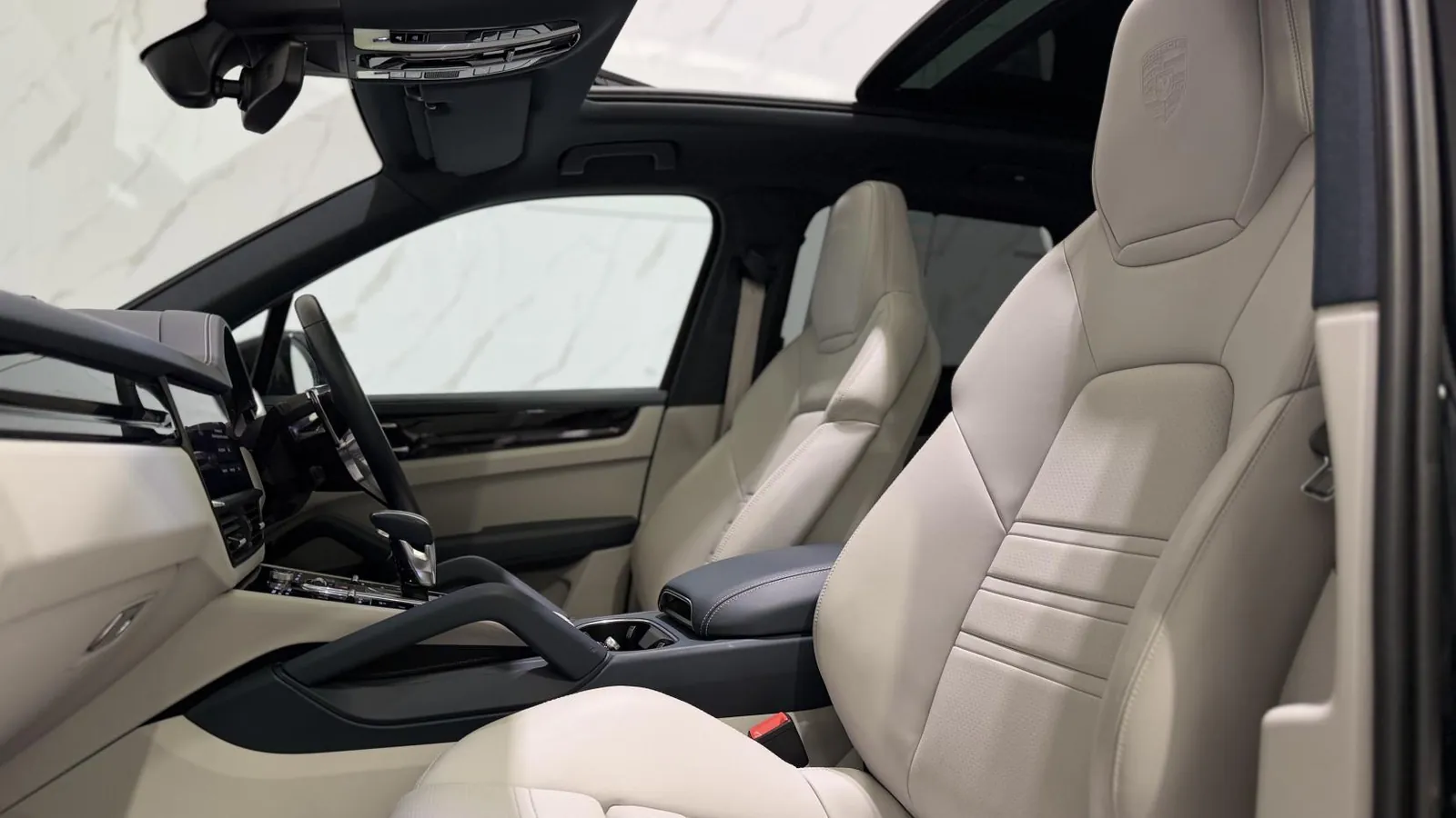 2023 Porsche Cayenne — photograph 11 of 55