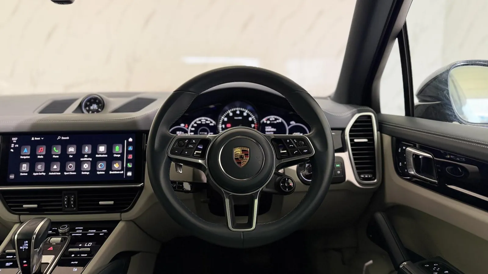 2023 Porsche Cayenne — photograph 19 of 55