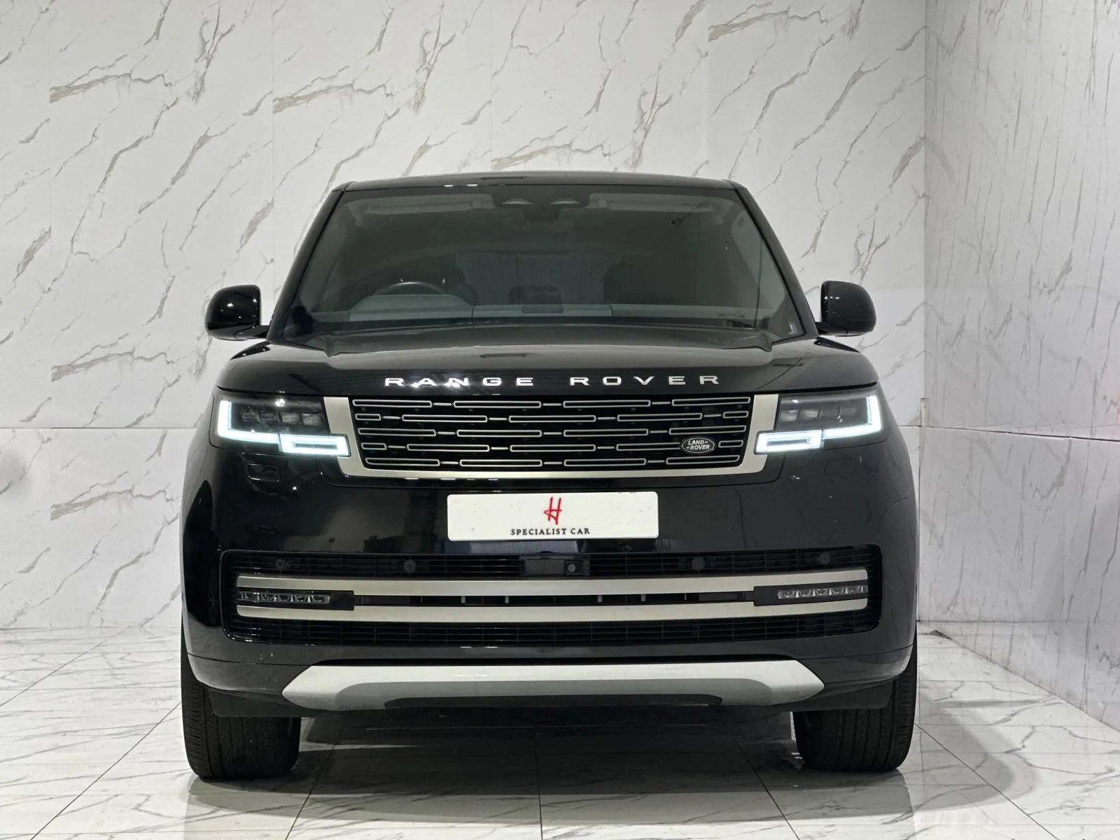 2022 Land Rover Range Rover — Head-on view of the grille and headlights