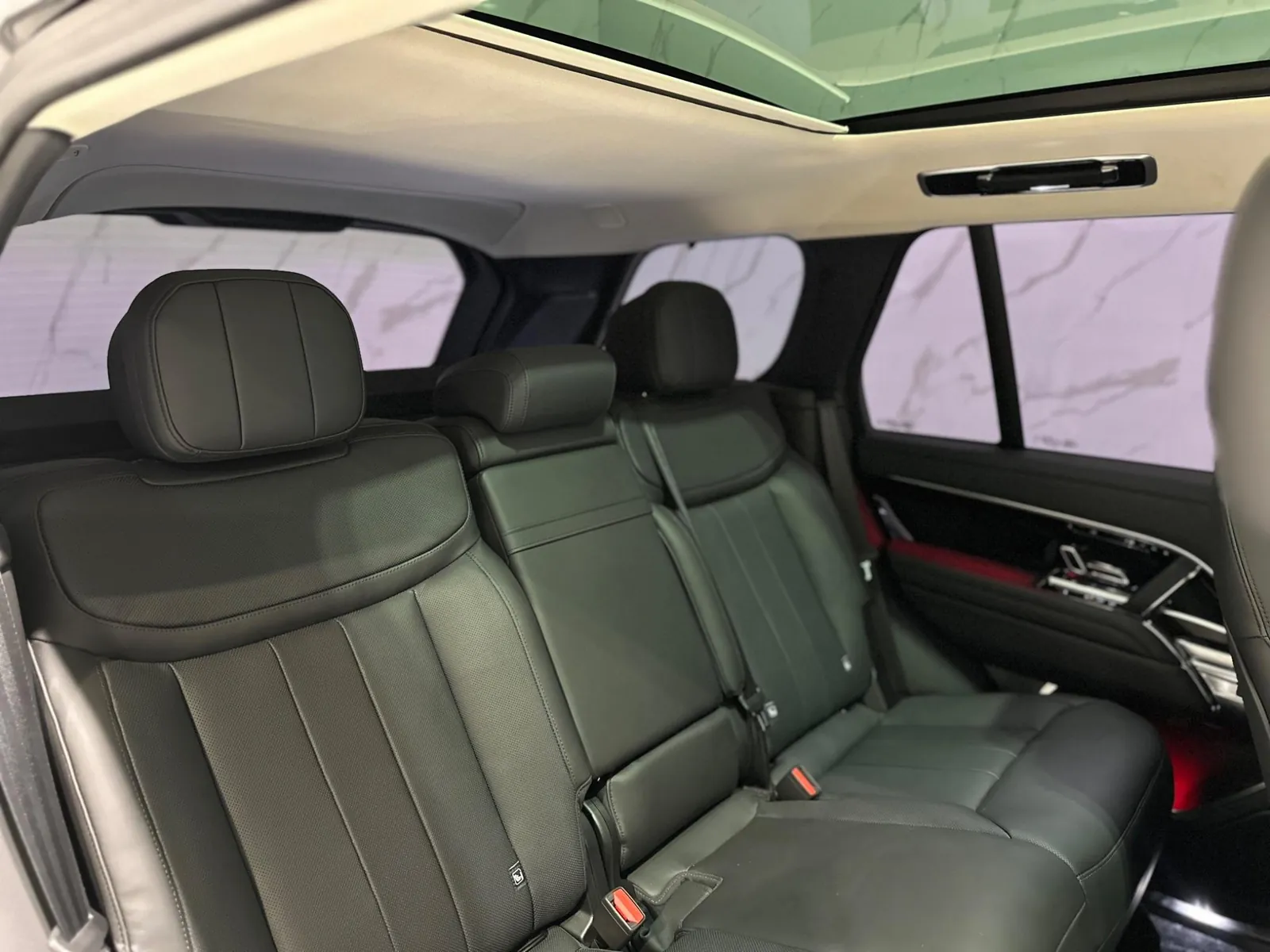 2022 Land Rover Range Rover — photograph 18 of 50
